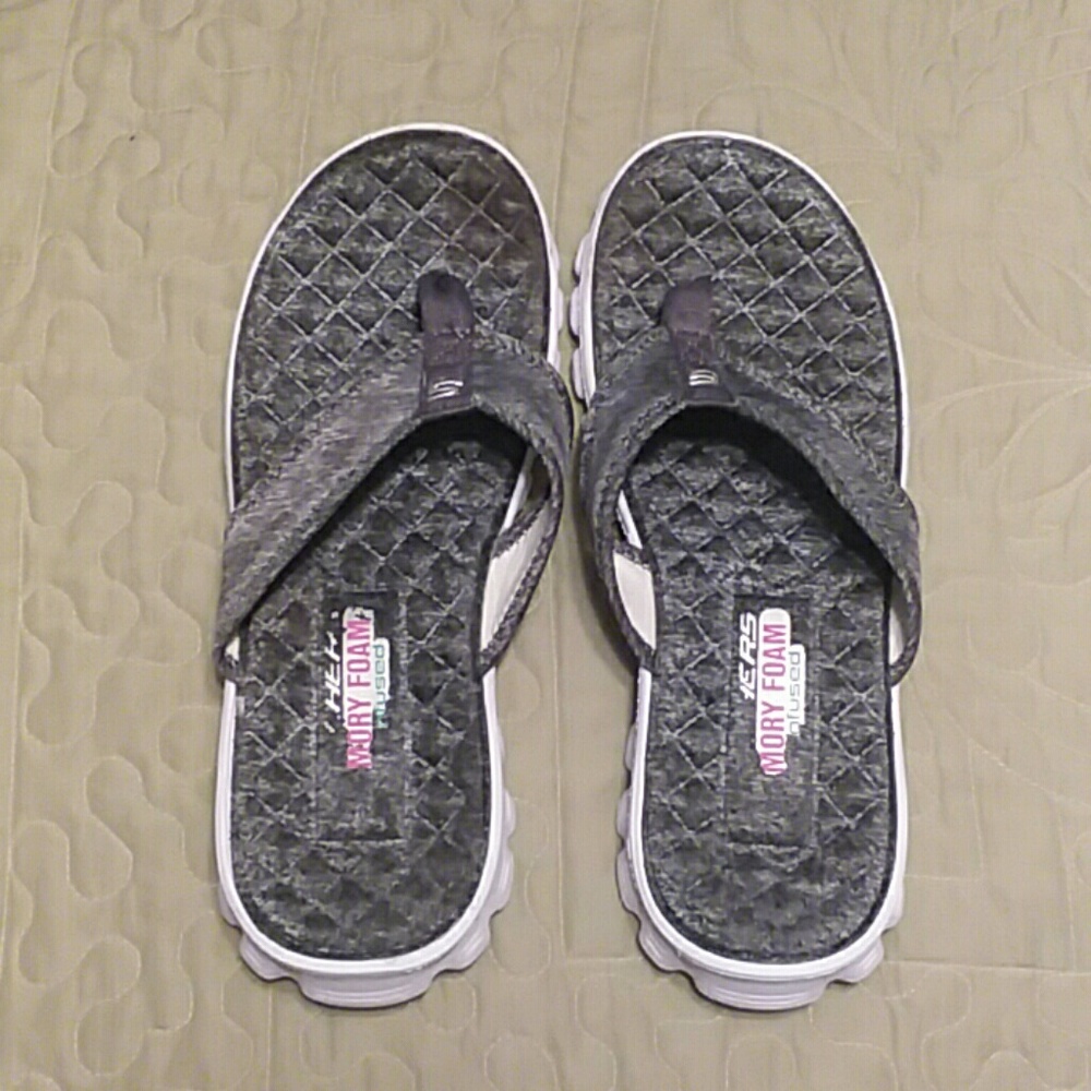 Skechers memory foam flip flops pre-worn.